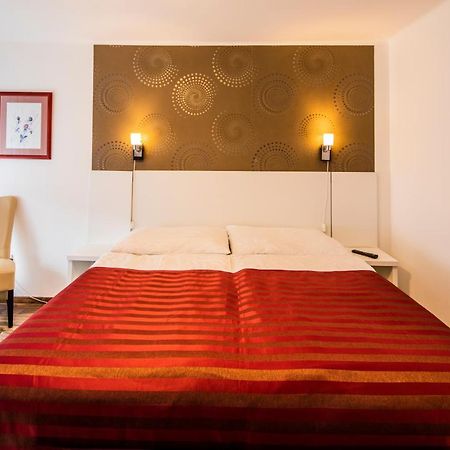 Riviera Rooms Vendegszobak โมชนมายารูวาร์ ภายนอก รูปภาพ