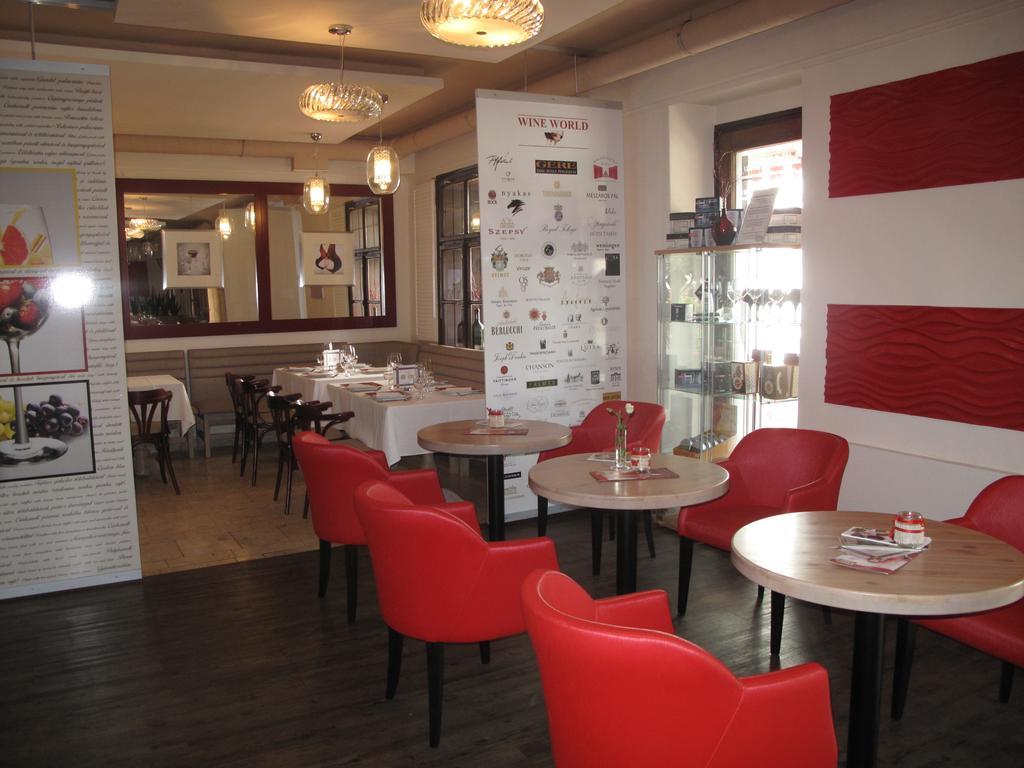 Riviera Rooms Vendegszobak โมชนมายารูวาร์ ภายนอก รูปภาพ