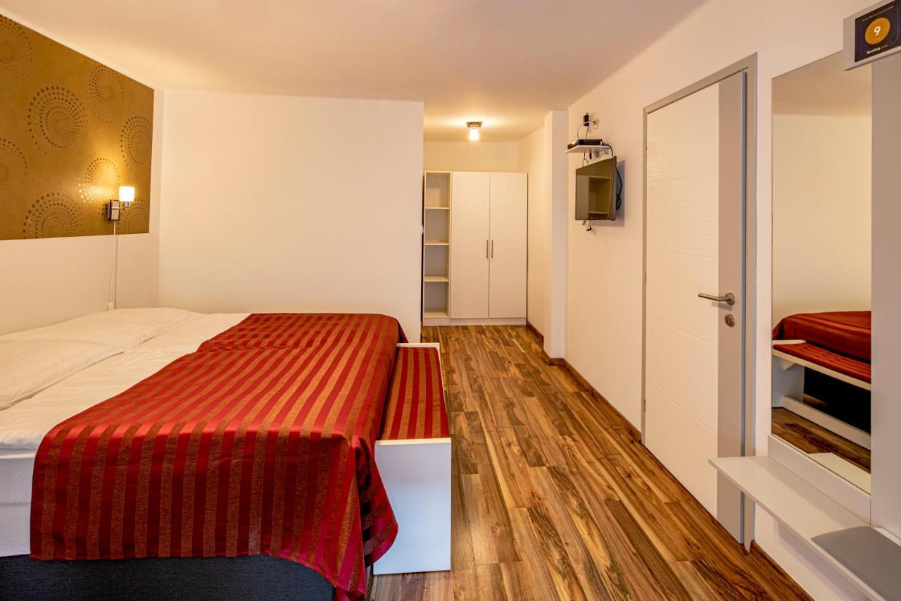 Riviera Rooms Vendegszobak โมชนมายารูวาร์ ภายนอก รูปภาพ