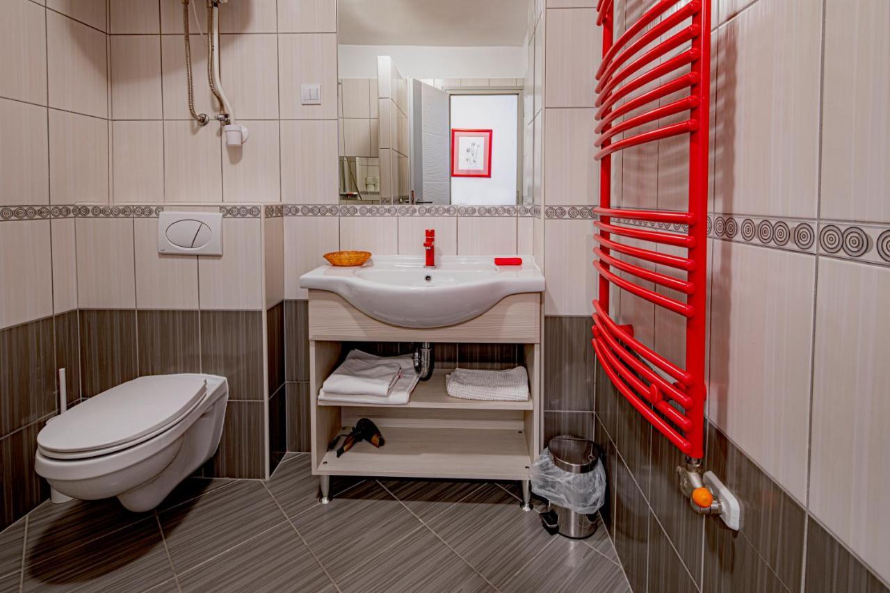 Riviera Rooms Vendegszobak โมชนมายารูวาร์ ภายนอก รูปภาพ